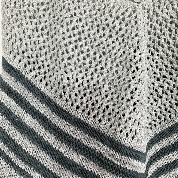 VERTIGO Gray Crocheted Poncho Size Medium NEW - Picture 4 of 8